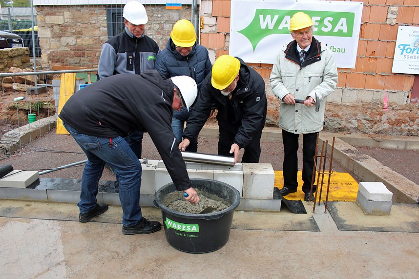 Grundsteinlegung f&uuml;r neues Wohn- und Gesch&auml;ftshaus