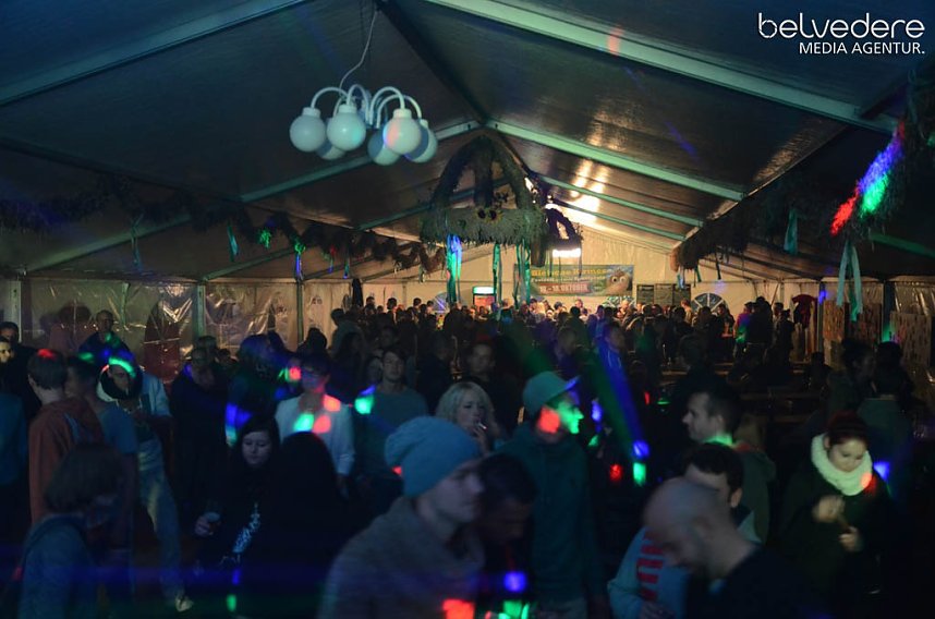 Club-Nacht er&ouml;ffnete Kirmes in Bielen