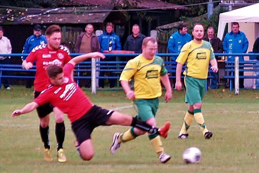 Greu&szlig;en gewinnt das Spitzenspiel