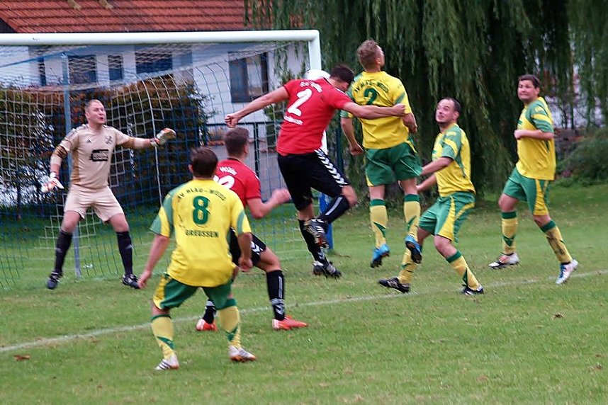 Greu&szlig;en gewinnt das Spitzenspiel