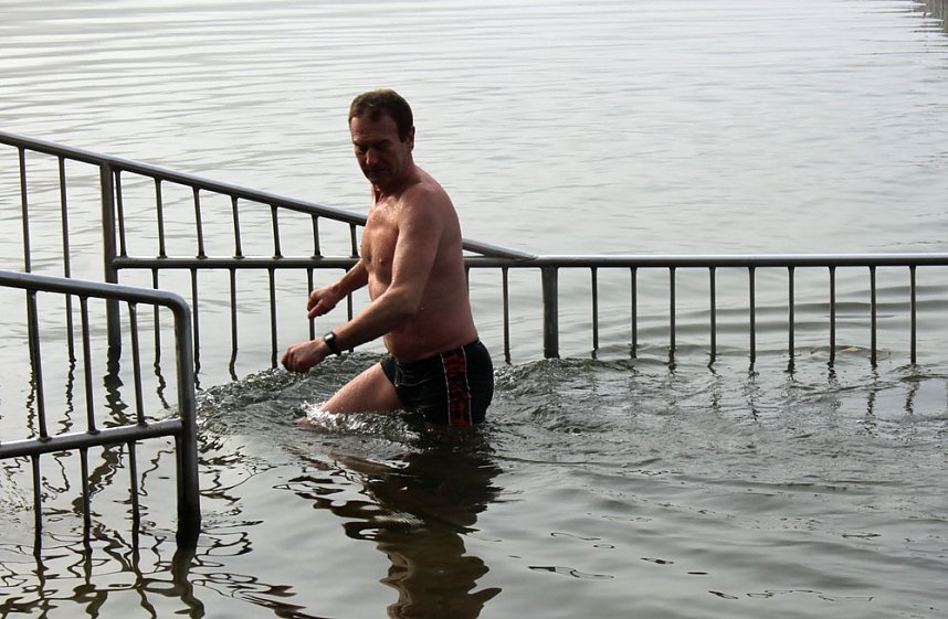 Brrr! Sehr k&uuml;hl beim Abbaden