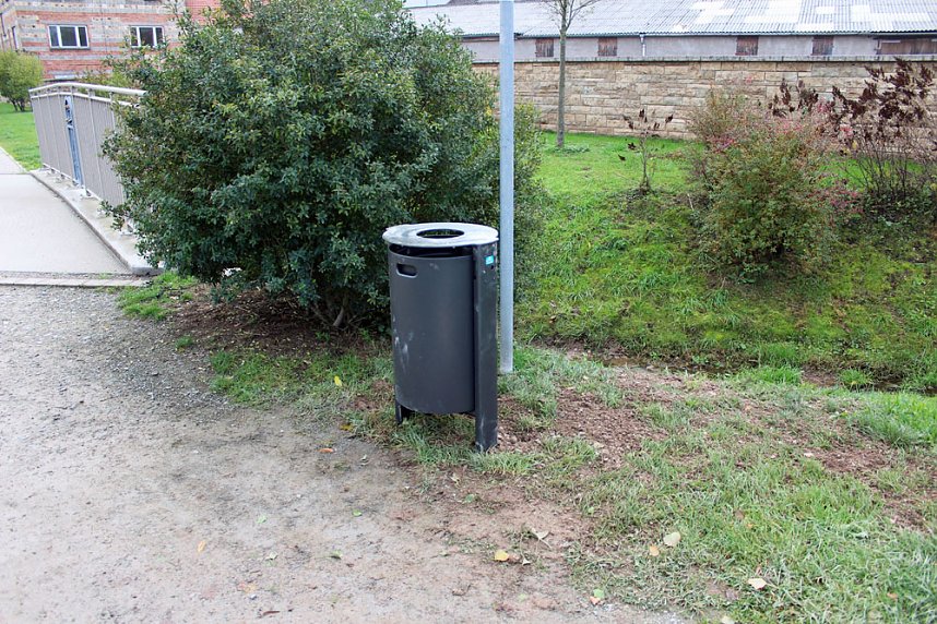 Abfallk&ouml;rbe montiert