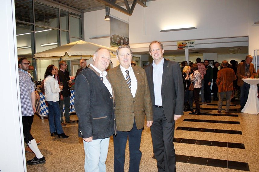 Gewichtiger Gast zum Oktoberfest im Autohaus Peter