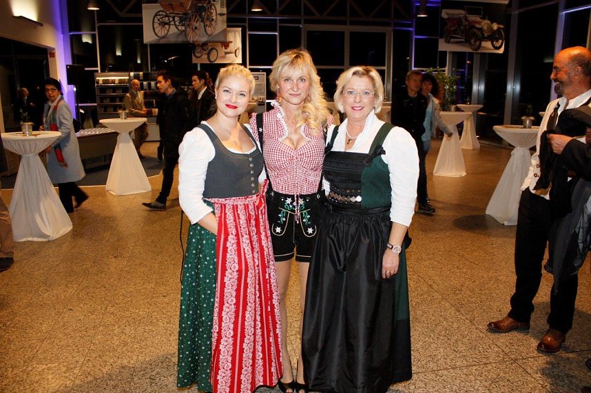 Gewichtiger Gast zum Oktoberfest im Autohaus Peter