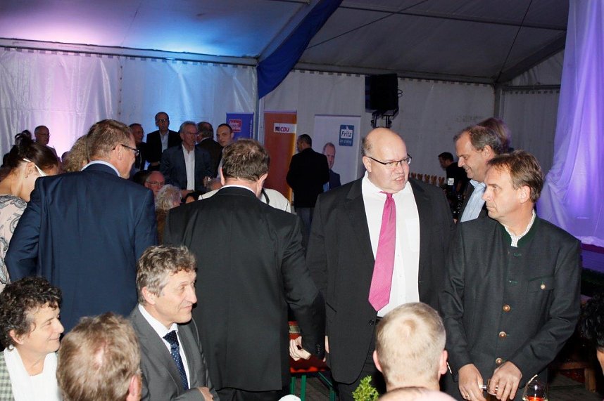 Gewichtiger Gast zum Oktoberfest im Autohaus Peter