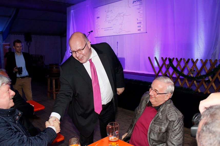 Gewichtiger Gast zum Oktoberfest im Autohaus Peter