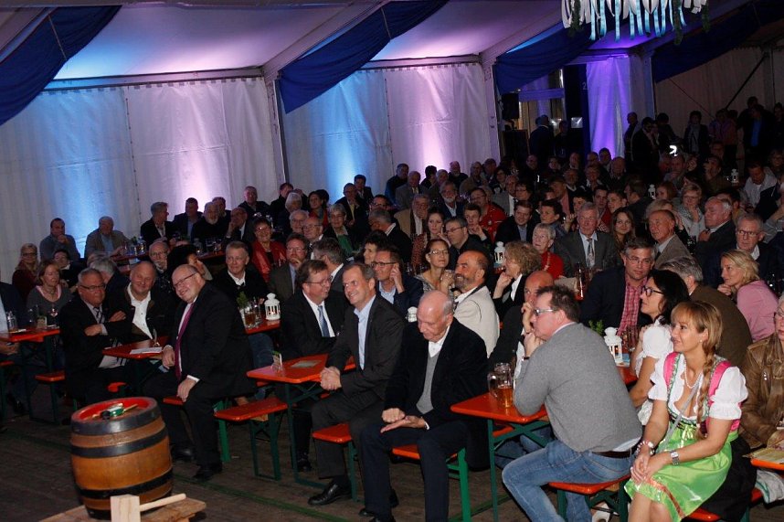 Gewichtiger Gast zum Oktoberfest im Autohaus Peter