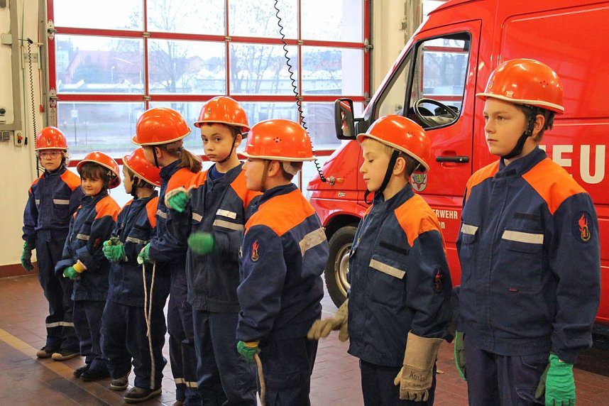 Leistungsabzeichen der Th&uuml;ringer Jugendfeuerwehr abgelegt