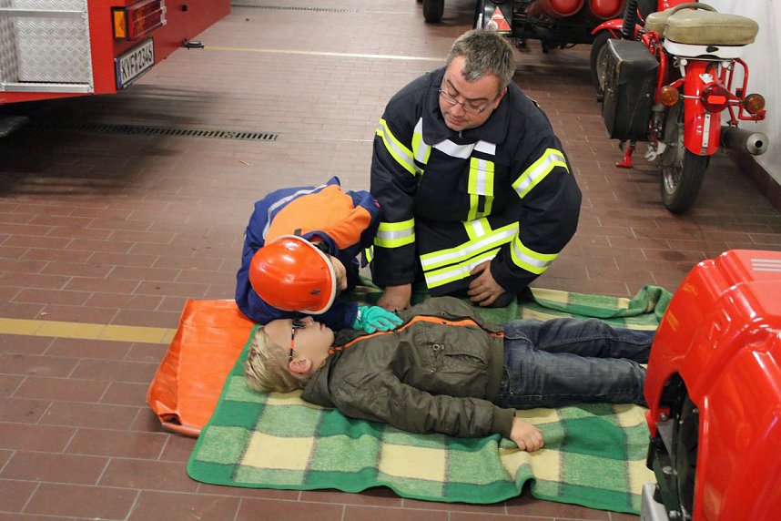 Leistungsabzeichen der Th&uuml;ringer Jugendfeuerwehr abgelegt