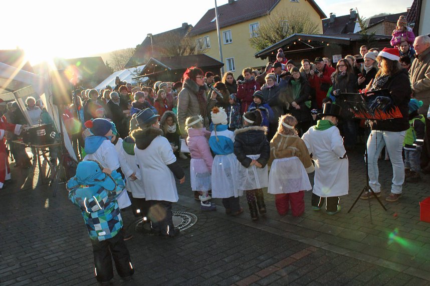 In Jecha kam der Nikolaus mit der Feuerwehr