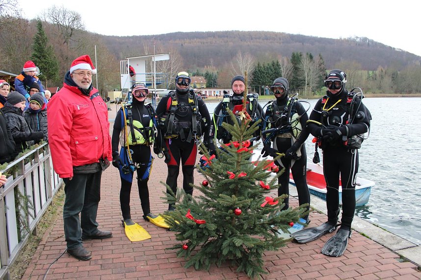 Weihnachtstauchen am Bebraer Teich
