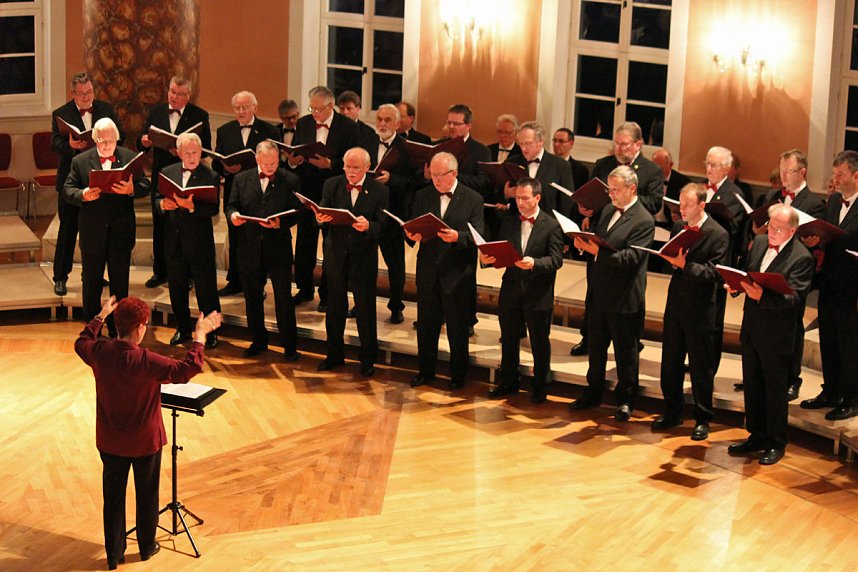 Stimmgewaltiges Weihnachtskonzert im Achteckhaus