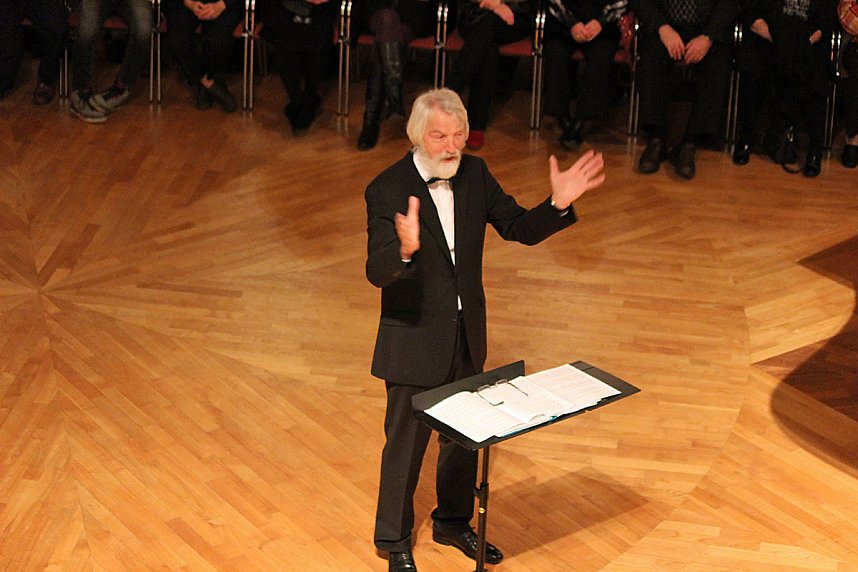 Stimmgewaltiges Weihnachtskonzert im Achteckhaus