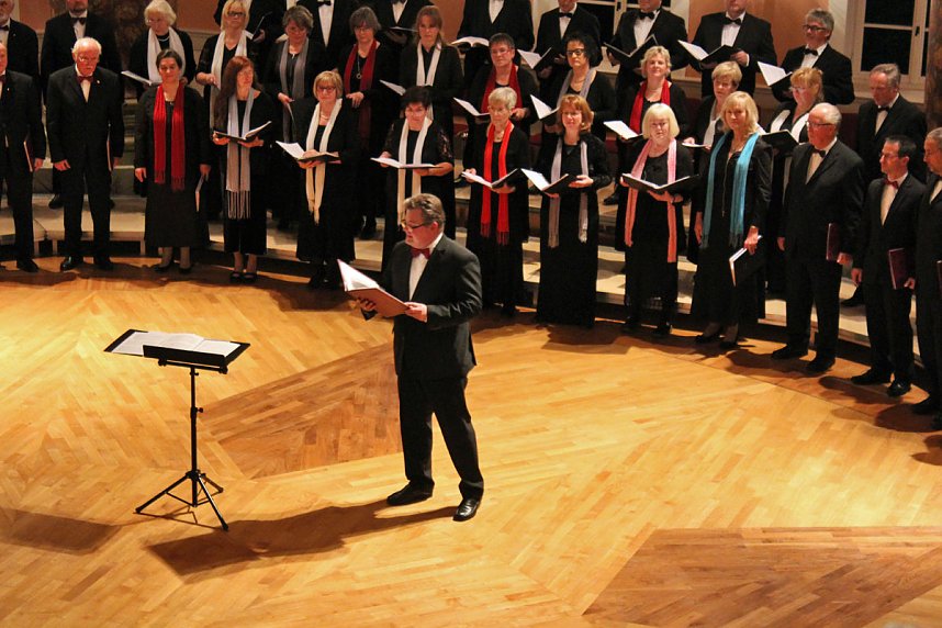 Stimmgewaltiges Weihnachtskonzert im Achteckhaus