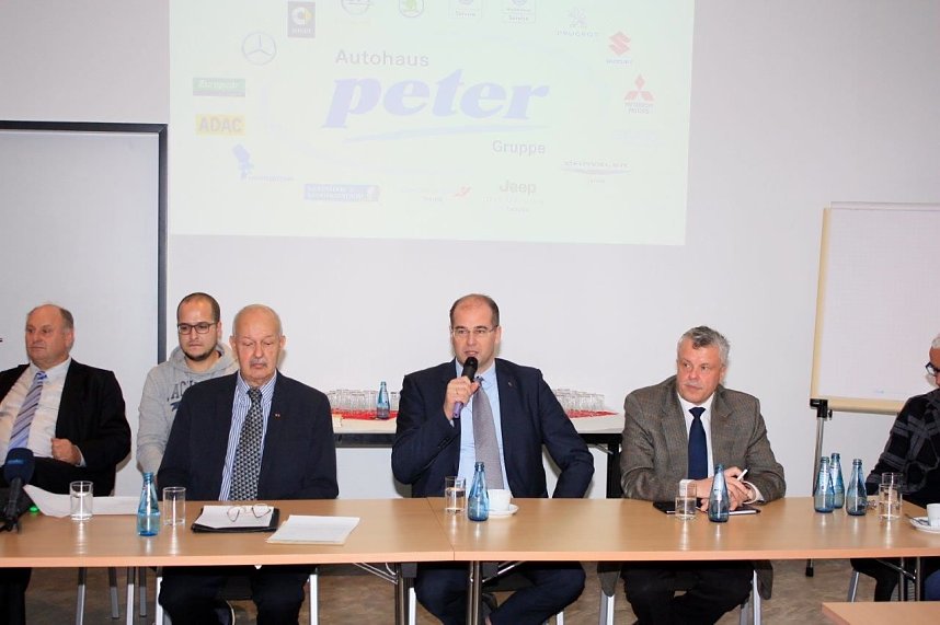 Nicht reden, handeln - die Autohaus Peter Gruppe und andere Unternehmer starten Ausbildungsoffensive