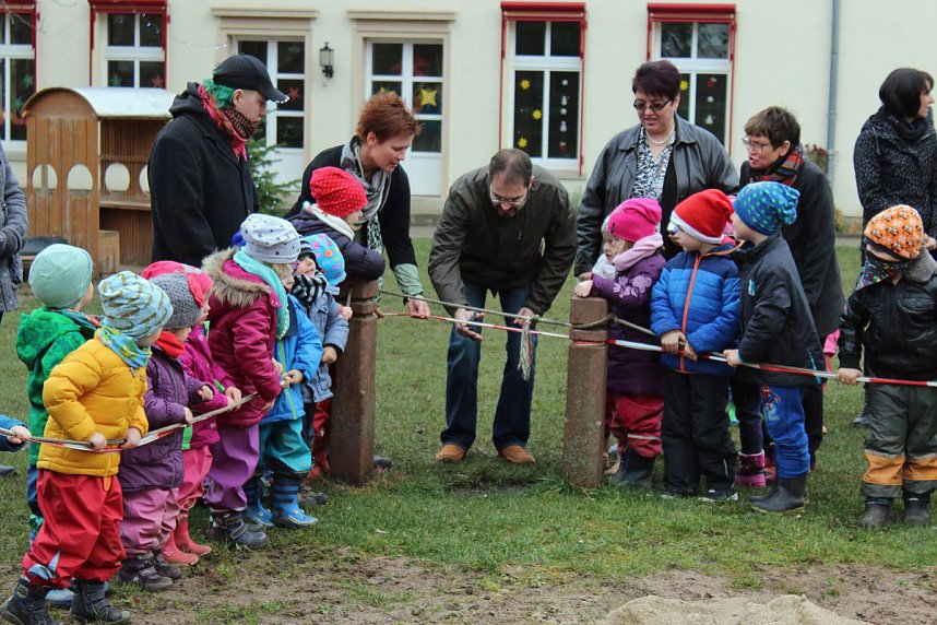 Zum 60. Spielger&auml;te und eine Torte