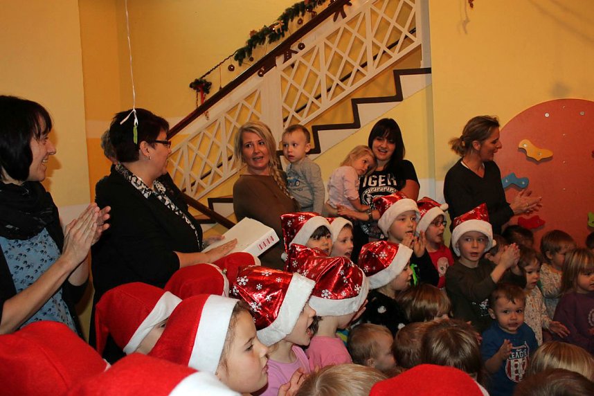 Zum 60. Spielger&auml;te und eine Torte