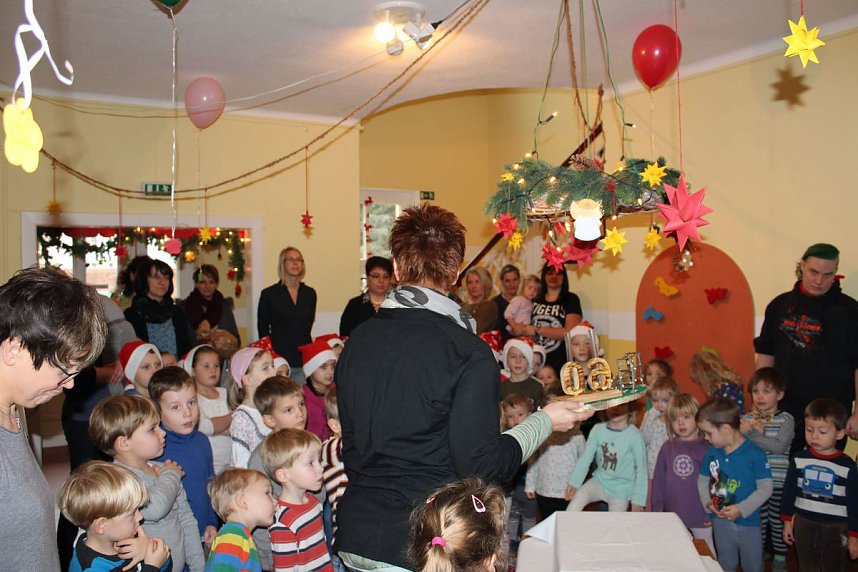 Zum 60. Spielger&auml;te und eine Torte