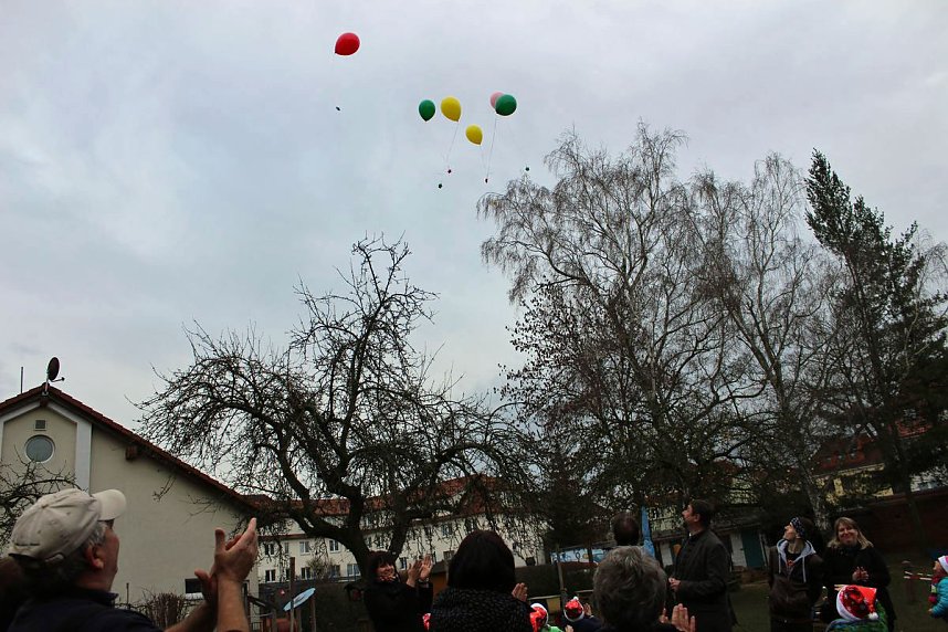 Zum 60. Spielger&auml;te und eine Torte