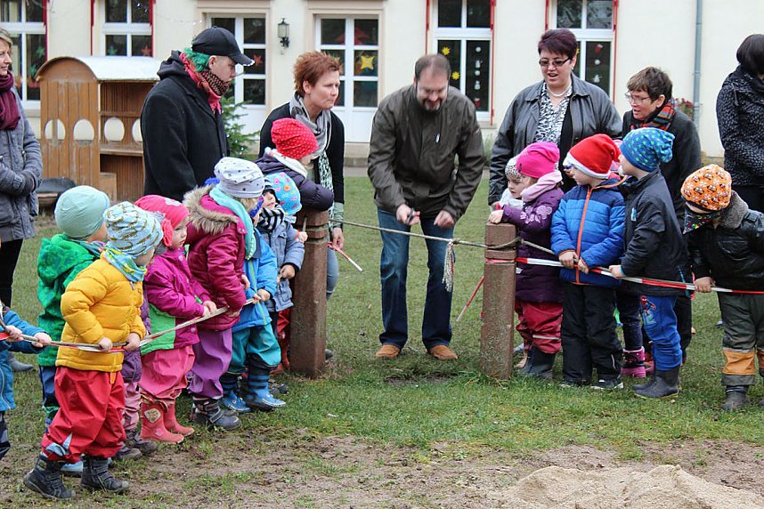 Zum 60. Spielger&auml;te und eine Torte