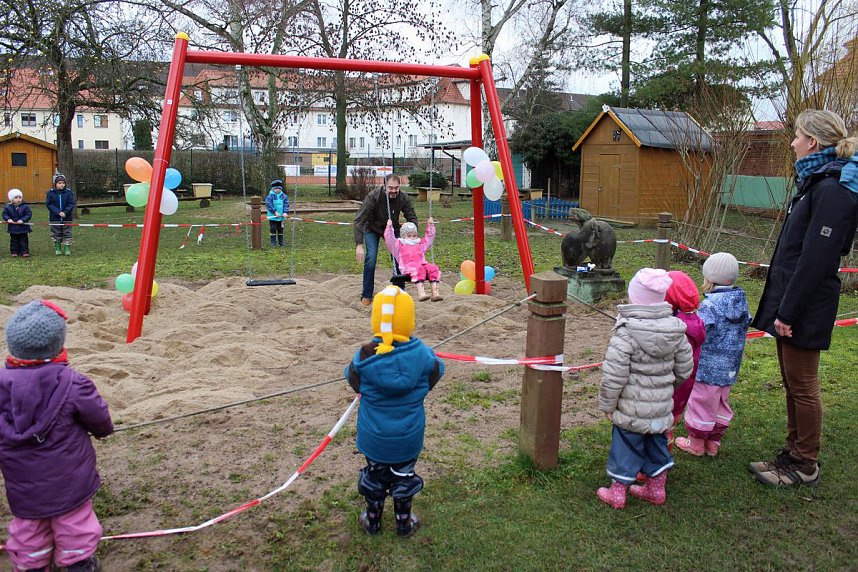 Zum 60. Spielger&auml;te und eine Torte