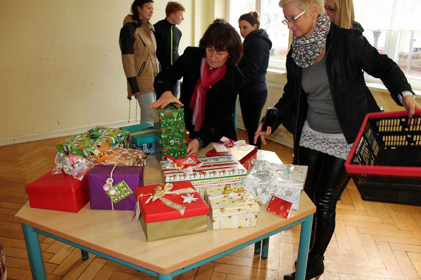 Weihnachtsp&auml;ckchen an Asylbewerber