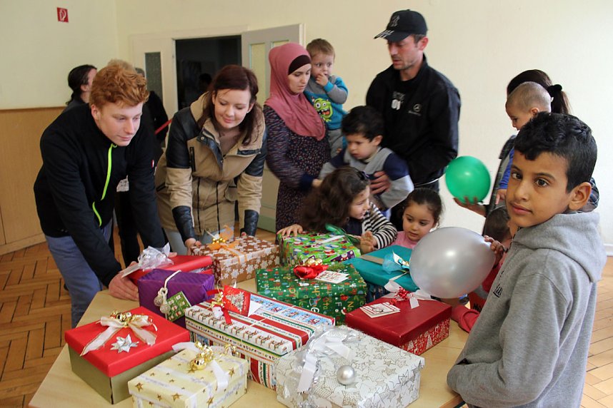 Weihnachtsp&auml;ckchen an Asylbewerber