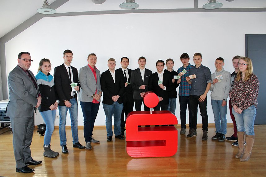 Spannendes Finale beim Planspiel B&ouml;rse 2015