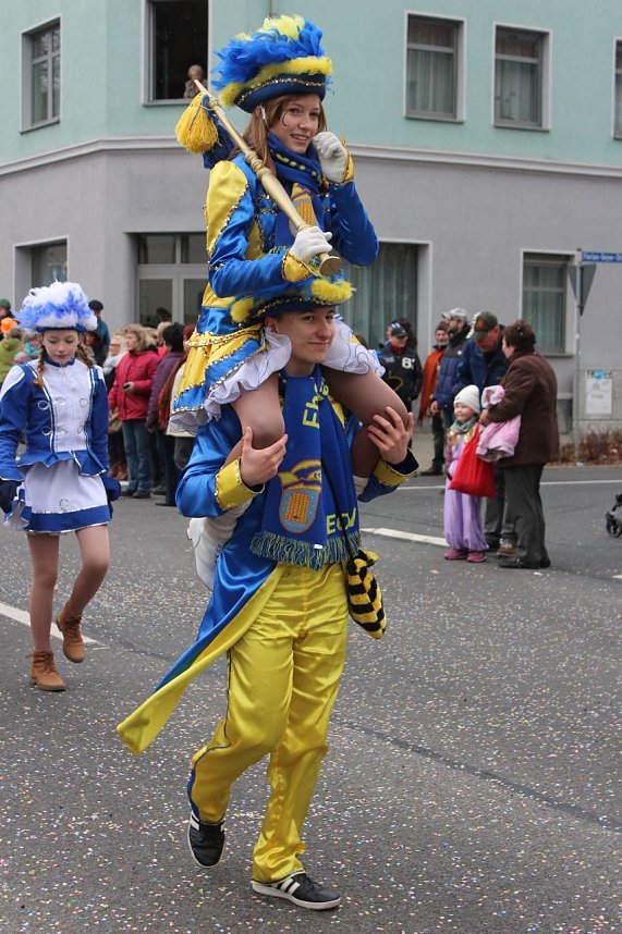 N&auml;rrinnen und Narren trotzen Wetter (2)