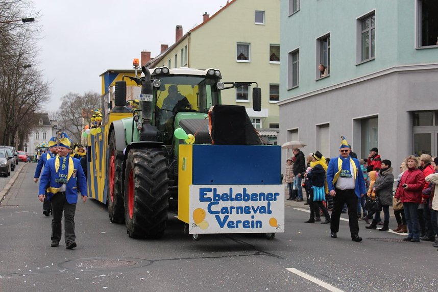 N&auml;rrinnen und Narren trotzen Wetter (2)