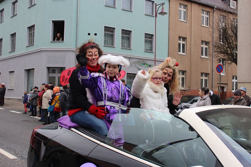 N&auml;rrinnen und Narren trotzen Wetter (2)