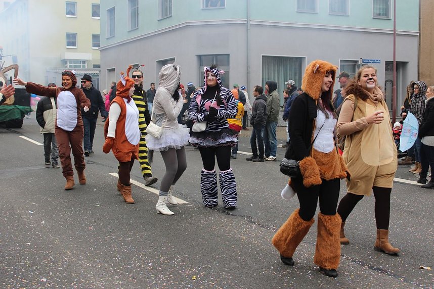 N&auml;rrinnen und Narren trotzen Wetter (2)
