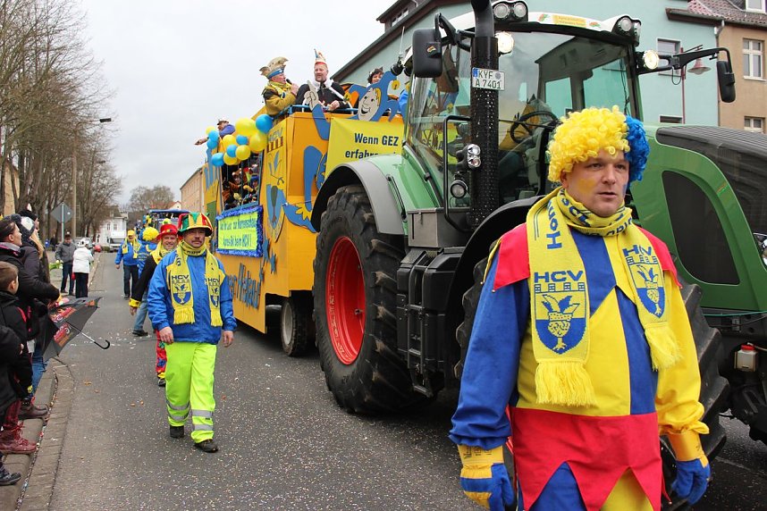 N&auml;rrinnen und Narren trotzen Wetter (2)