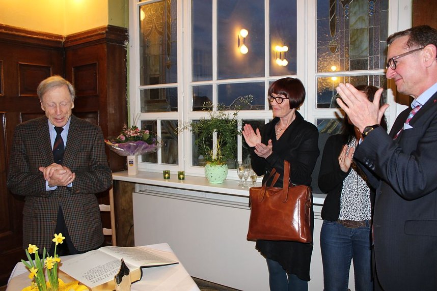 Erste Seiten des Goldenen Buches