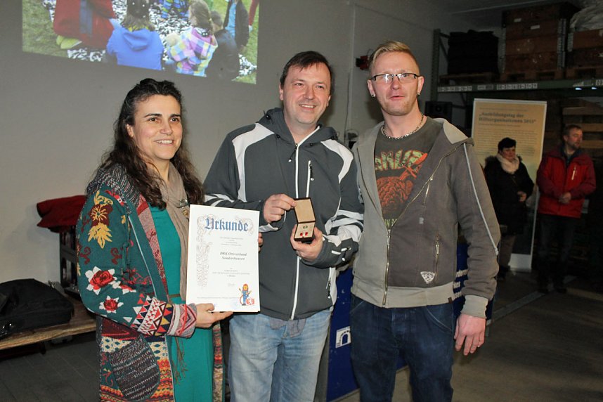 Ehrennadel f&uuml;r Rettungskr&auml;fte