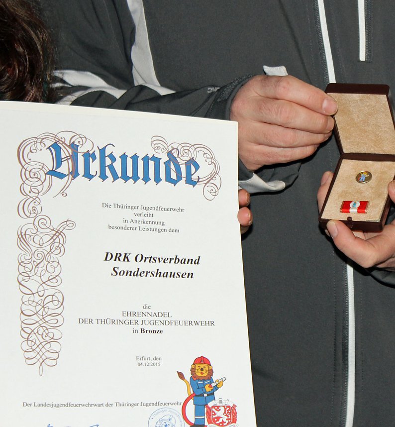 Ehrennadel f&uuml;r Rettungskr&auml;fte