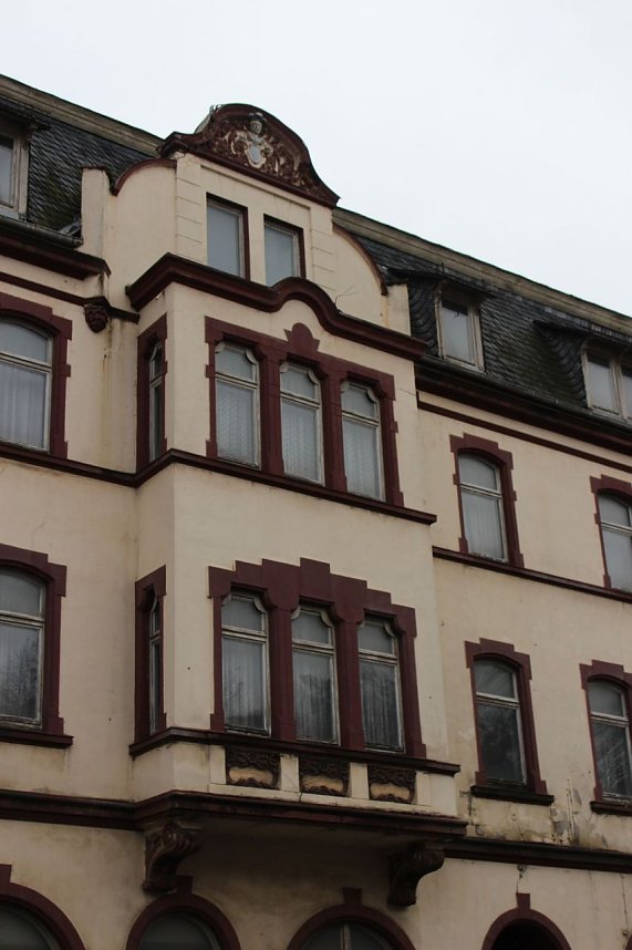 Sanieren, abrei&szlig;en oder einst&uuml;rzen lassen?