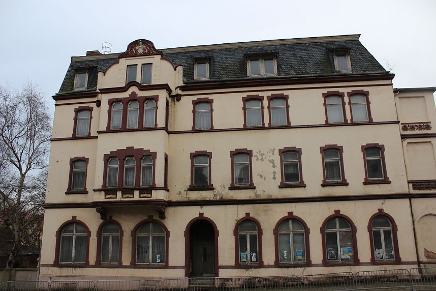 Sanieren, abrei&szlig;en oder einst&uuml;rzen lassen?