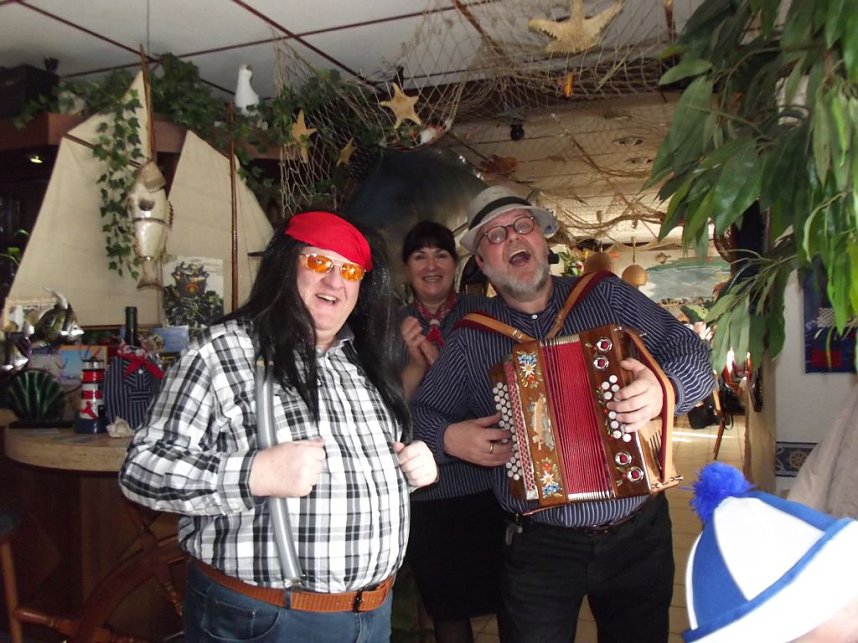 Beim singenden Fischkoch in Vehra