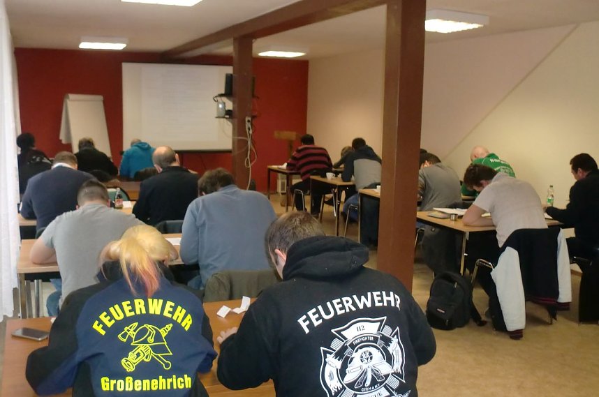 Kreisausbildung f&uuml;r Sprechfunker der Feuerwehr