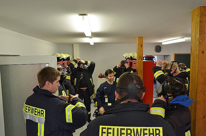 Atemschutzger&auml;tetr&auml;ger Lehrgang 2016 in der Feuerwehr Greu&szlig;en