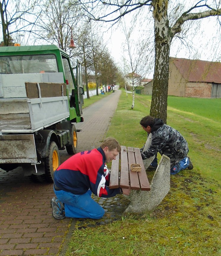 Trotz Regens Rekordbeteiligung beim 2. Etzlebener Fr&uuml;hjahresputz