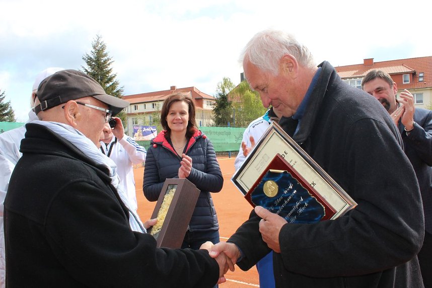 Tennis: Saisonstart beinahe in Wei&szlig;