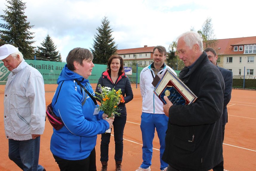 Tennis: Saisonstart beinahe in Wei&szlig;