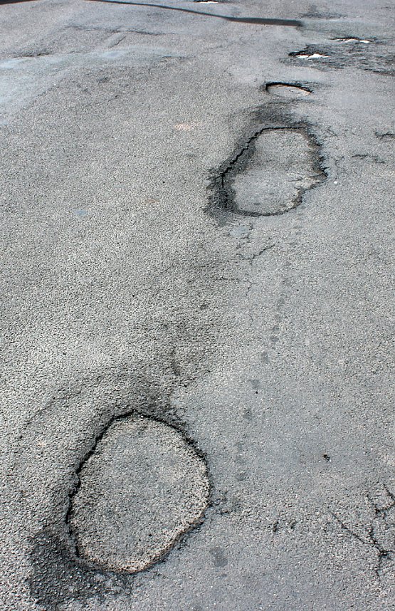 Stra&szlig;ensch&auml;den in Jecha