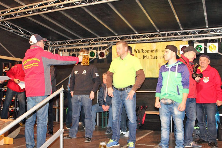 Maibaumk&ouml;nig im Stechen ermittelt