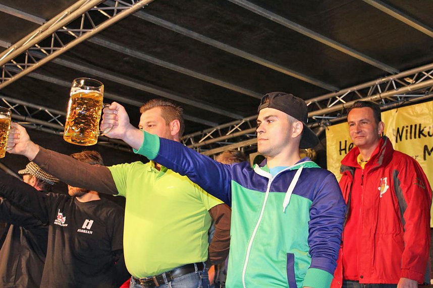 Maibaumk&ouml;nig im Stechen ermittelt