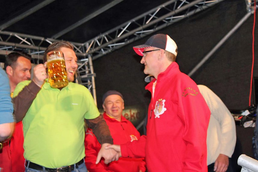 Maibaumk&ouml;nig im Stechen ermittelt