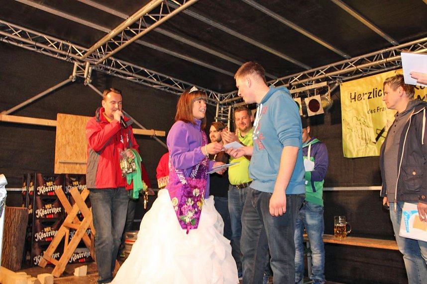 Maibaumk&ouml;nig im Stechen ermittelt