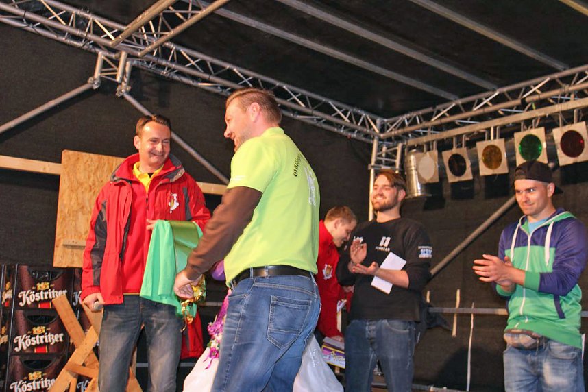 Maibaumk&ouml;nig im Stechen ermittelt